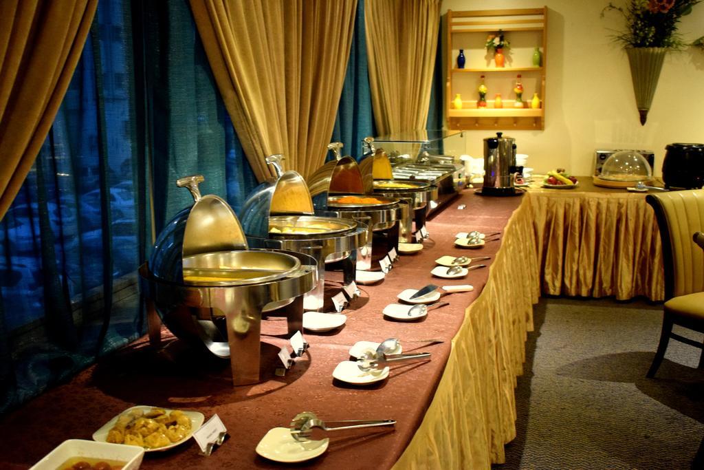 Nejoum Al Emarat Hotel Sharjah Buitenkant foto