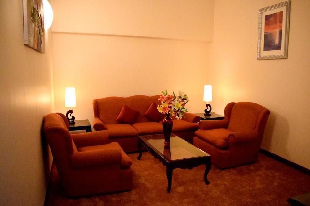 Nejoum Al Emarat Hotel Sharjah Buitenkant foto