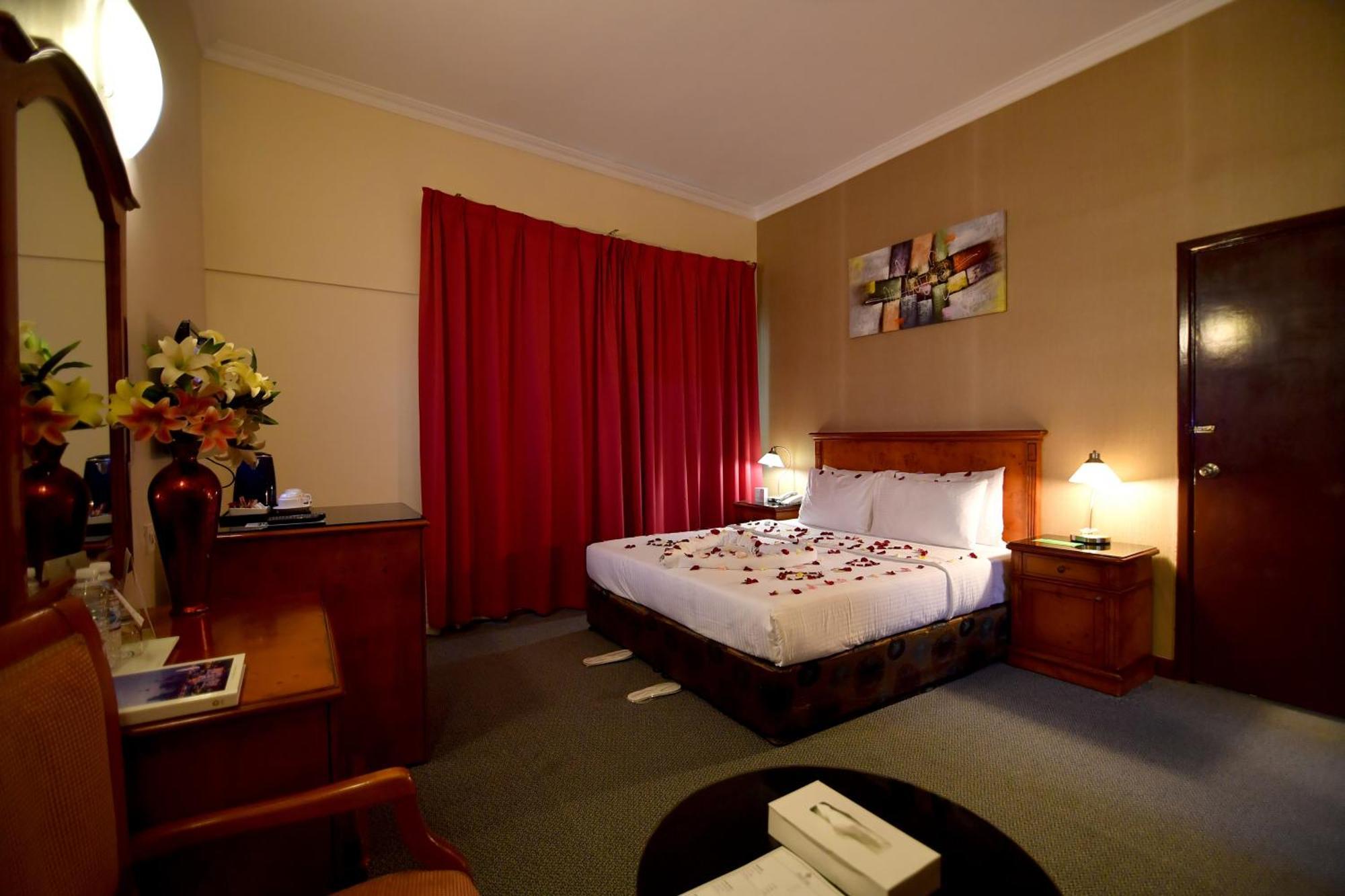 Nejoum Al Emarat Hotel Sharjah Buitenkant foto