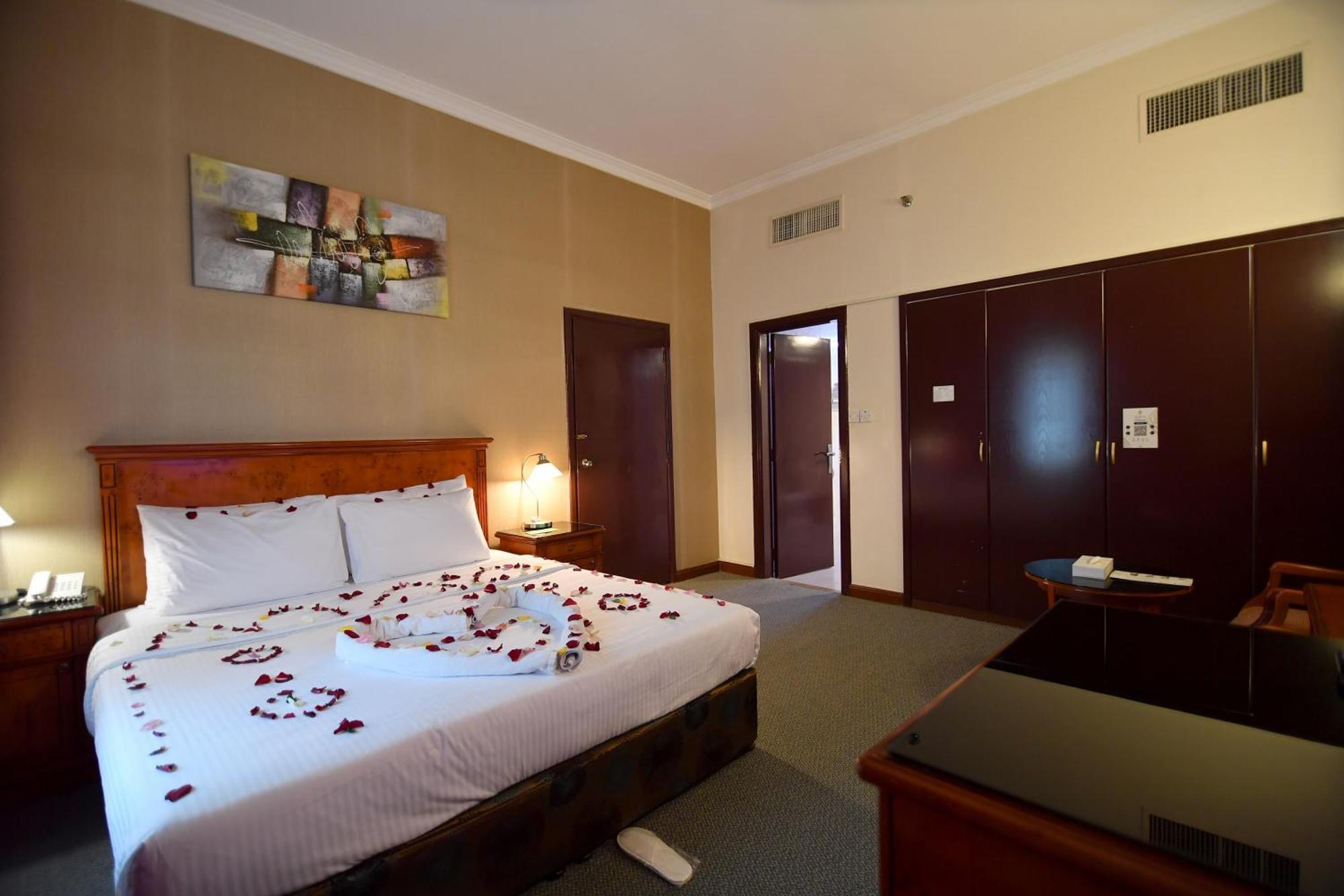 Nejoum Al Emarat Hotel Sharjah Buitenkant foto