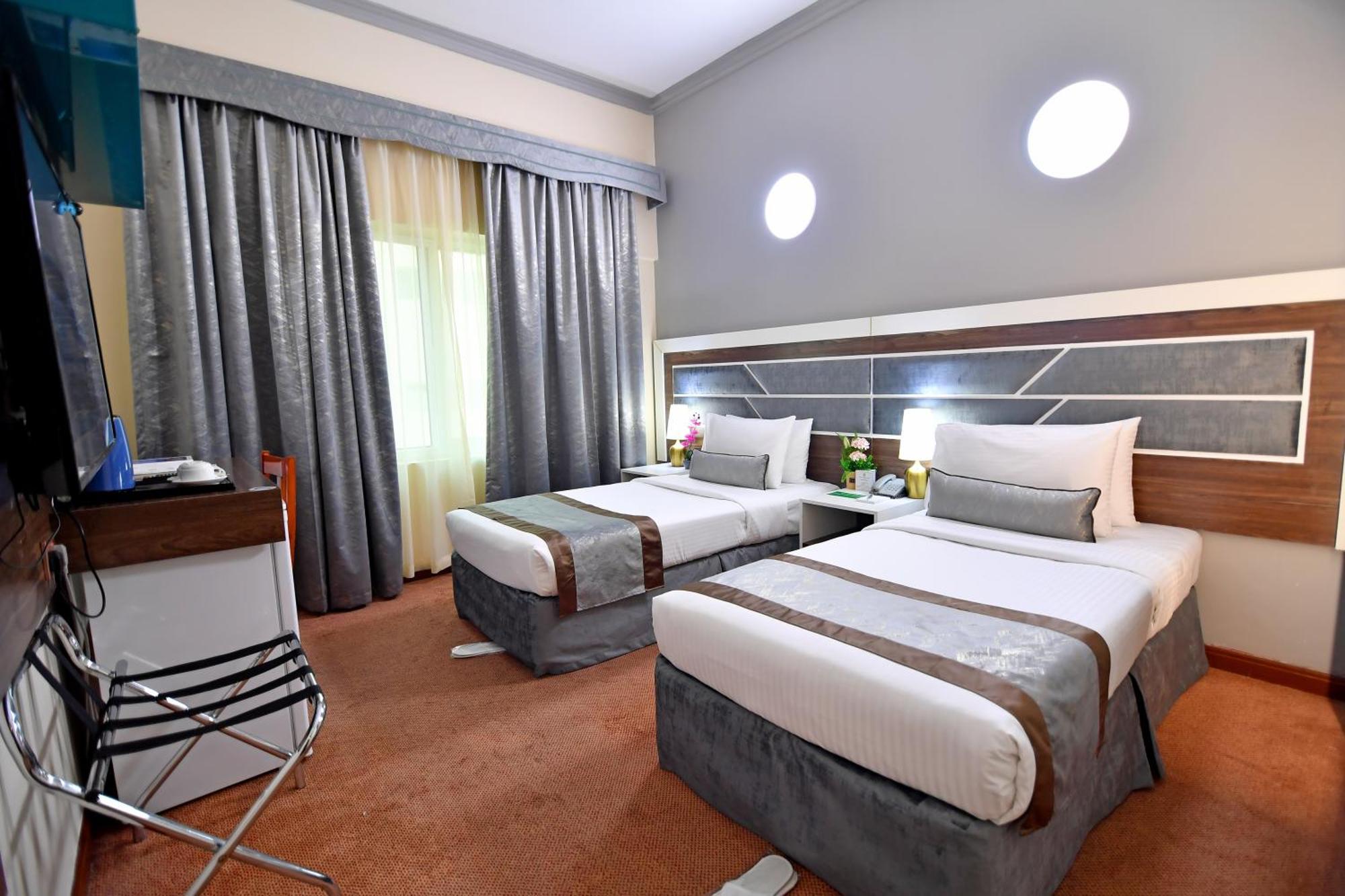 Nejoum Al Emarat Hotel Sharjah Buitenkant foto